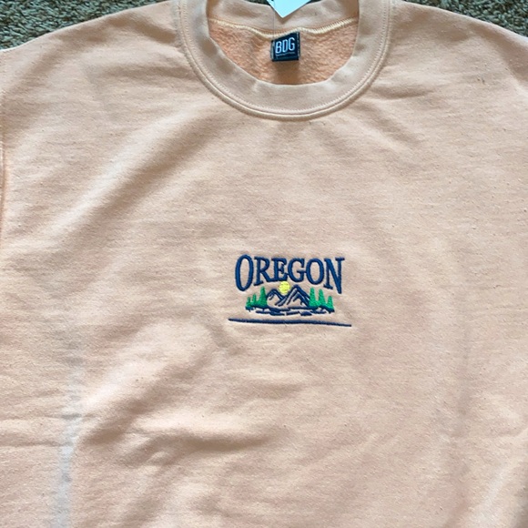 NEW BDG SZ XS URBAN OUTFITTERS DISTRESSED OREGON EMBROIDERED CREW SWEATSHIRT - Picture 3 of 6